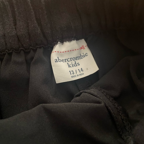 Girl’s Abercrombie skirt with shorts - Picture 2 of 3